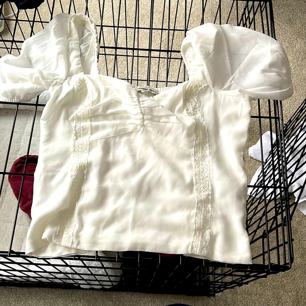 White shirt sleeve puff top